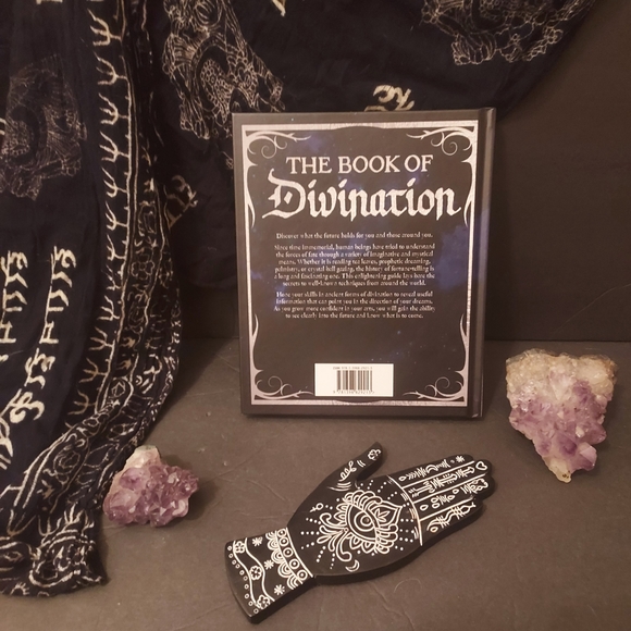 The Book of Divination A Guide to Predicting the Future Michael Johnstone NEW - Picture 2 of 7